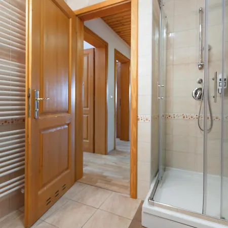 1 Bedroom Gorgeous In Pohorje 아파트 *